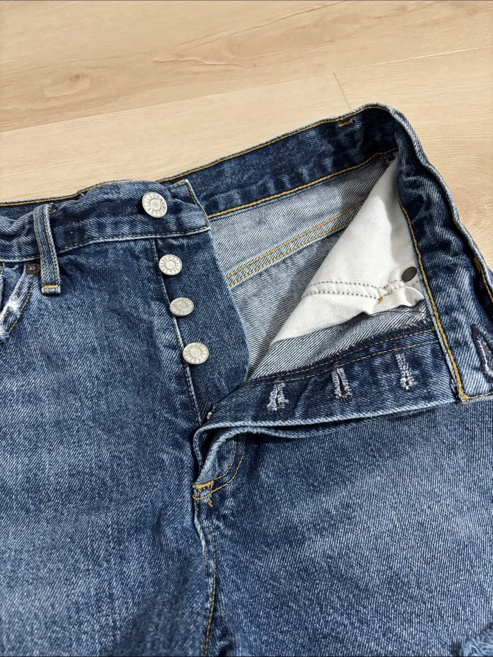 Agolde Los Angeles Washed Blue Distressed High-Rise Denim Shorts size 25 chic
